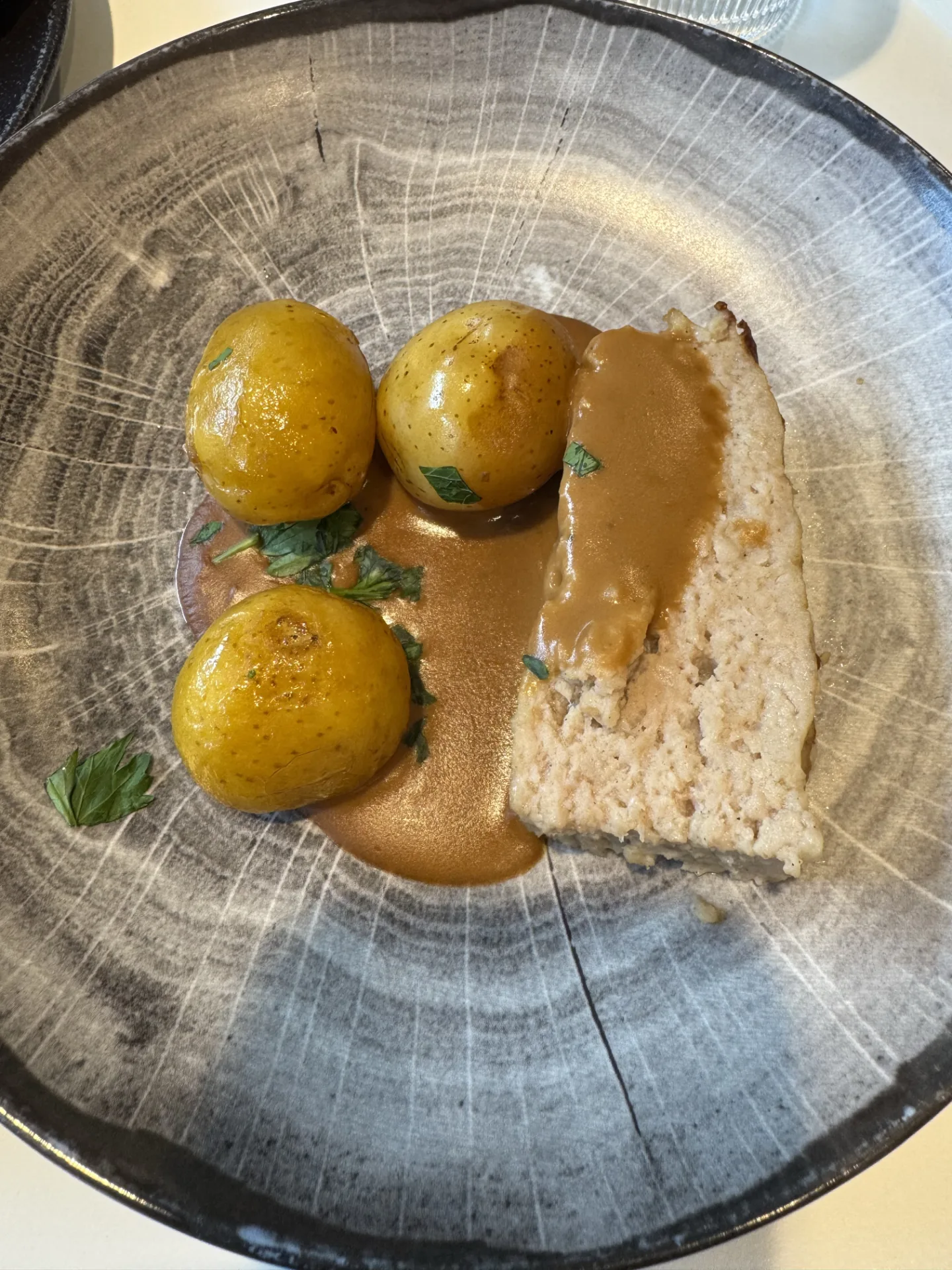 Farsbrød m sovs og kartofler