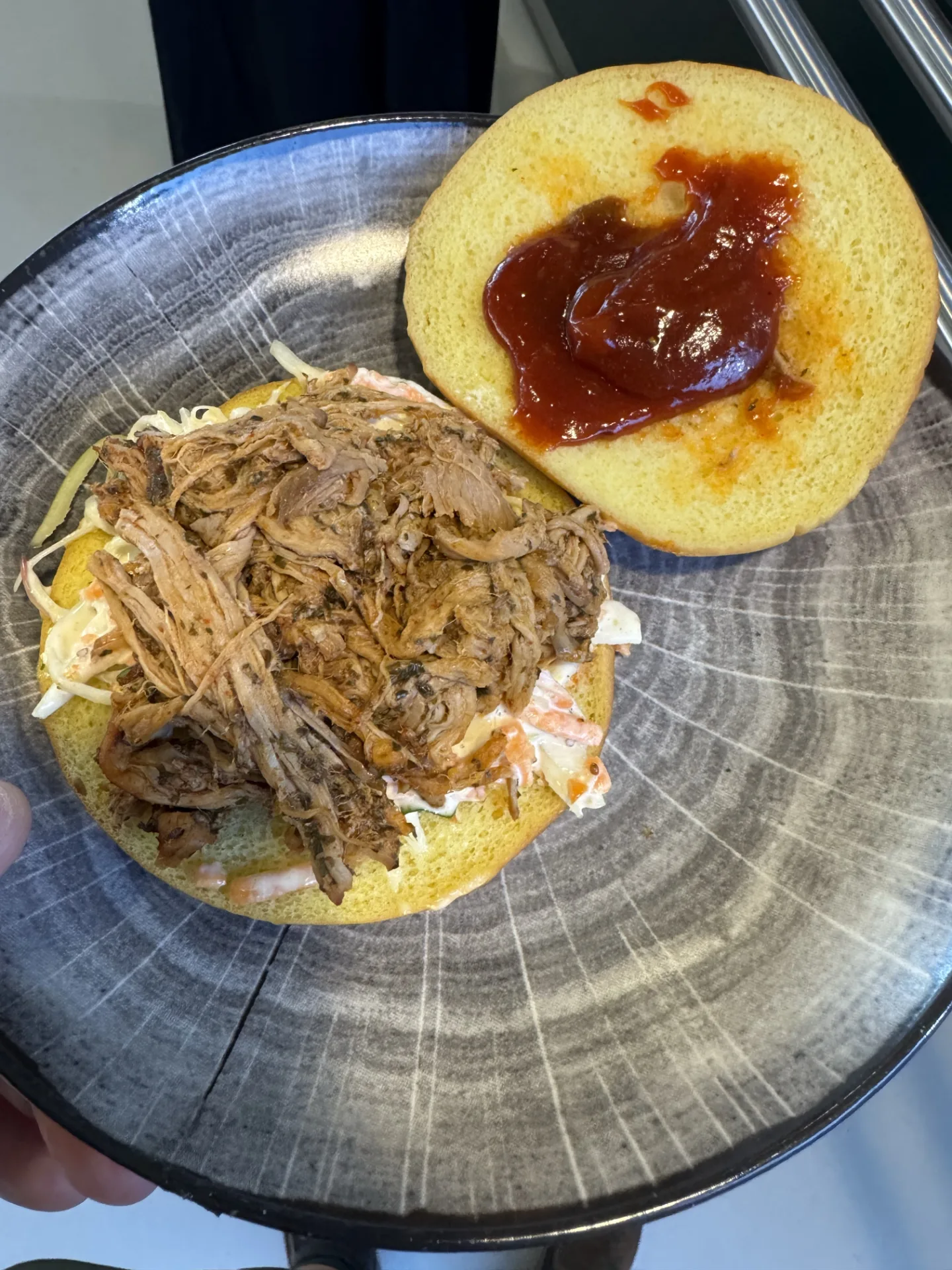 Pulled pork burger